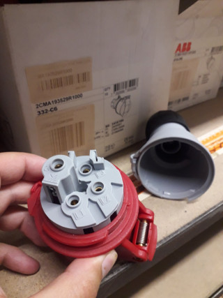 Розетка кабельная ICAT 16А 3P+E IP44 (CEW 316 C6)